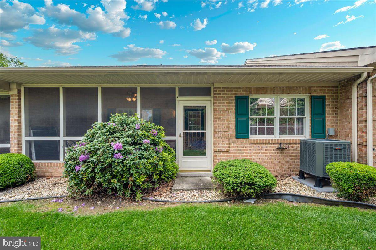 SUMMERLAND MANOR - Residential