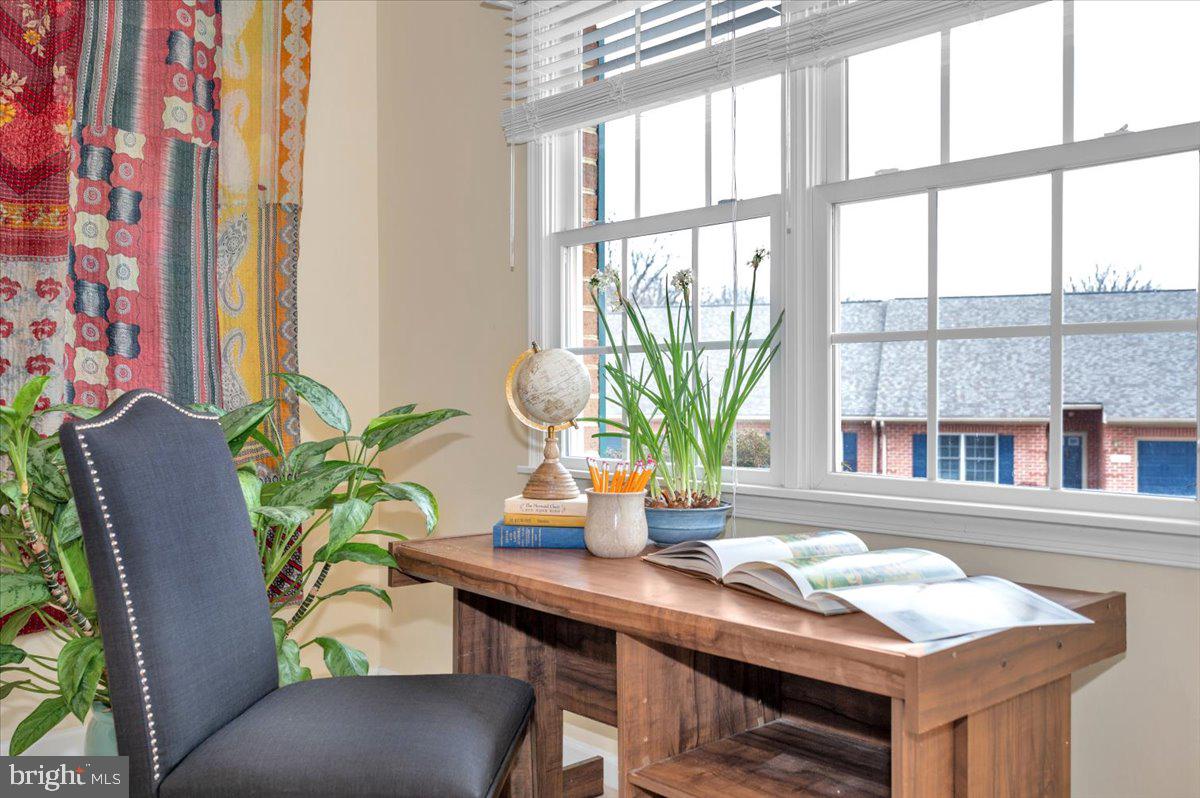 SUMMERLAND MANOR - Residential