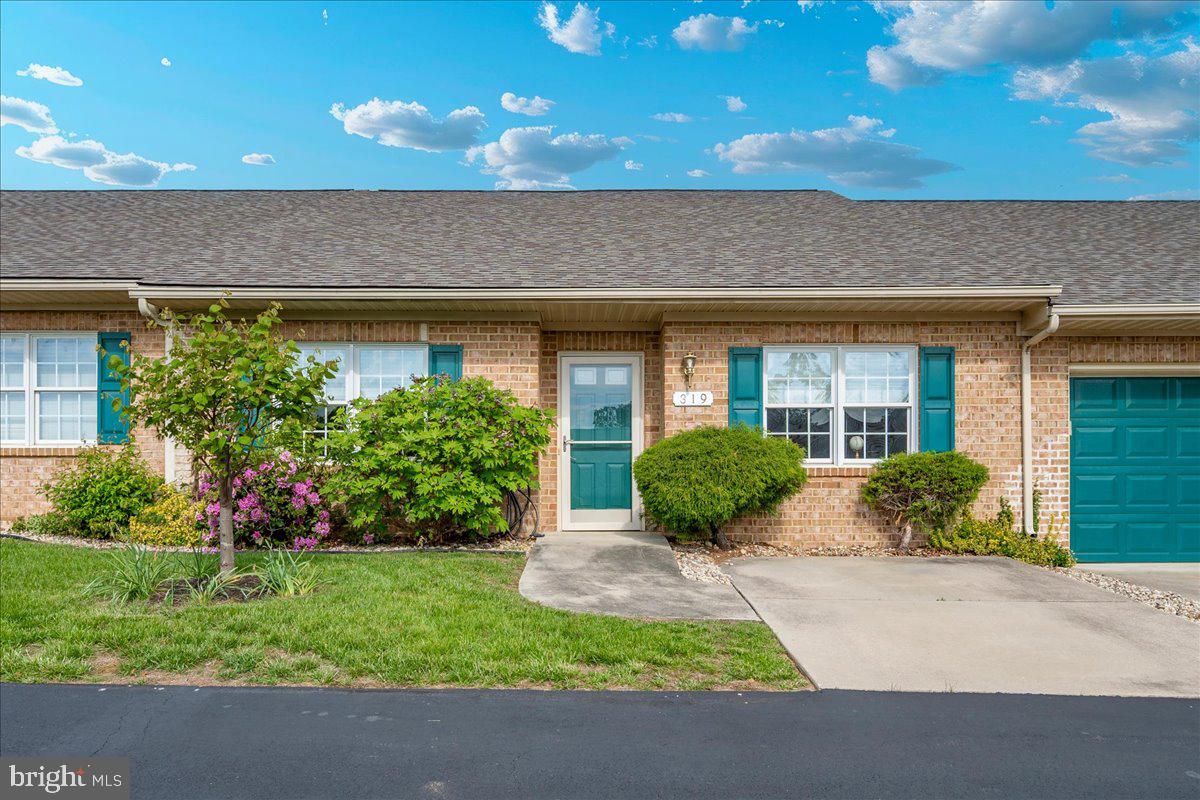 SUMMERLAND MANOR - Residential