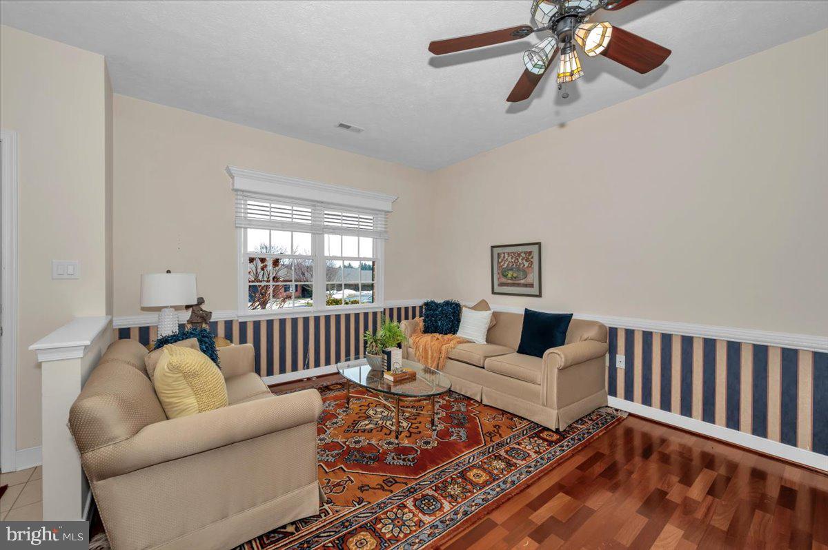 SUMMERLAND MANOR - Residential