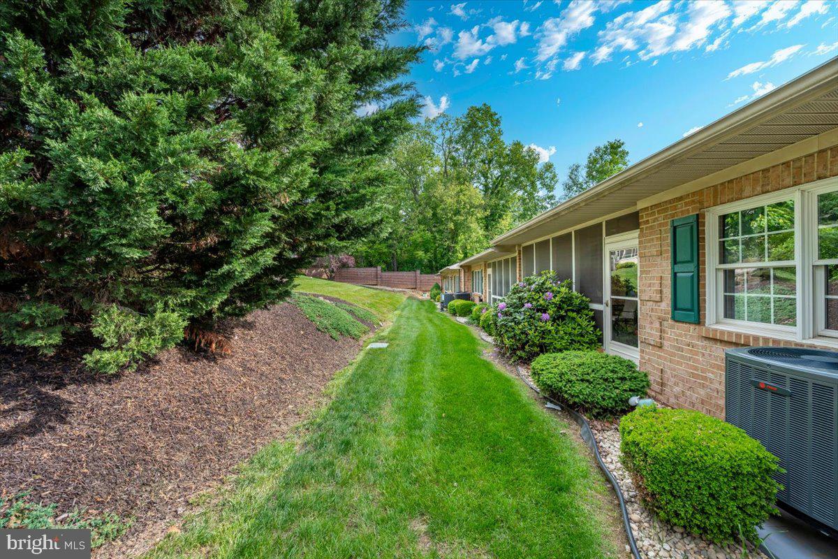 SUMMERLAND MANOR - Residential