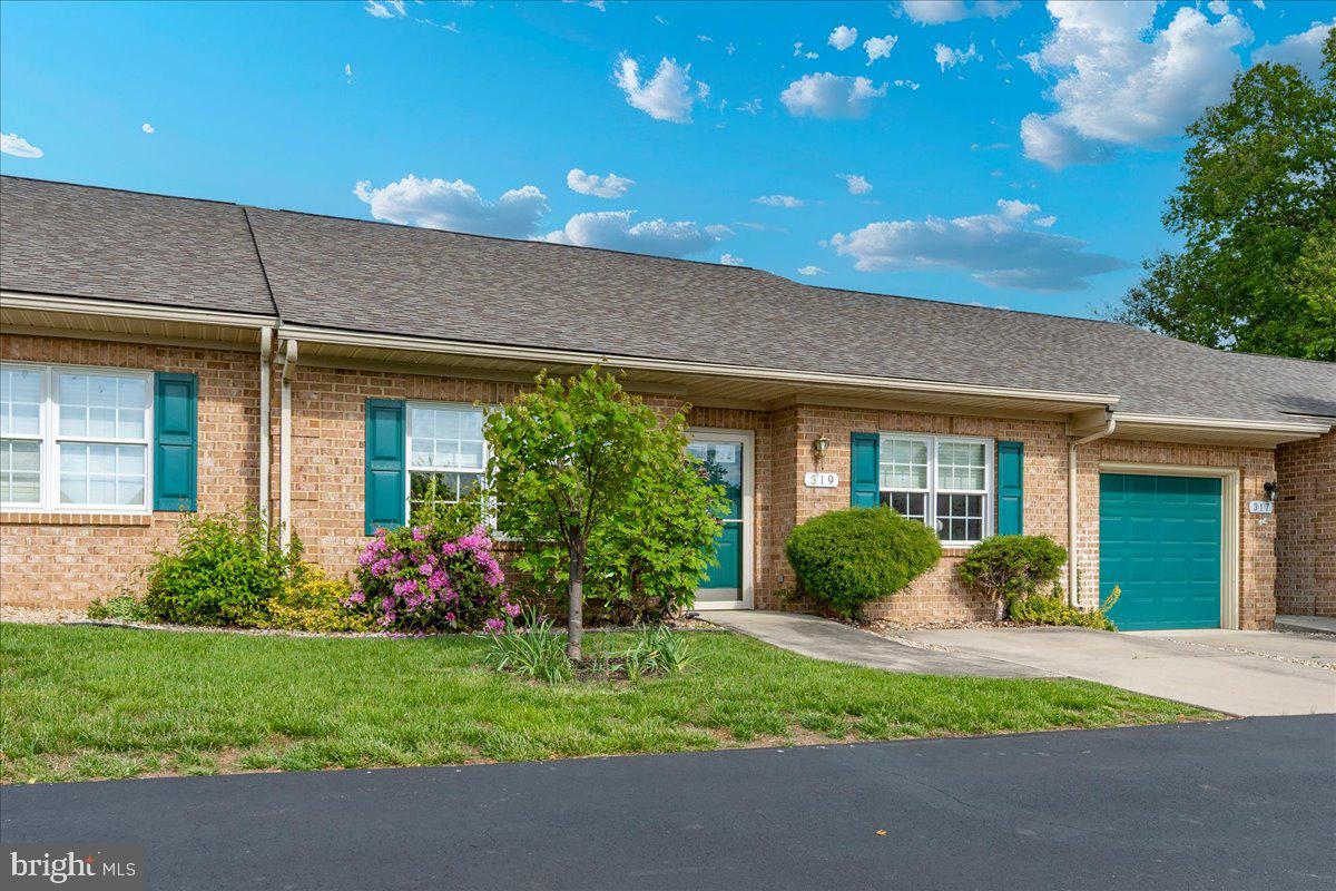 SUMMERLAND MANOR - Residential
