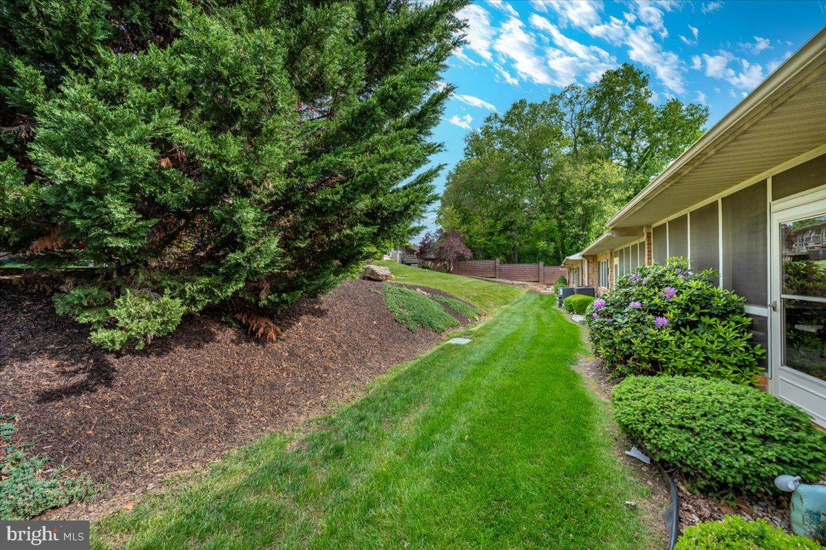 SUMMERLAND MANOR - Residential