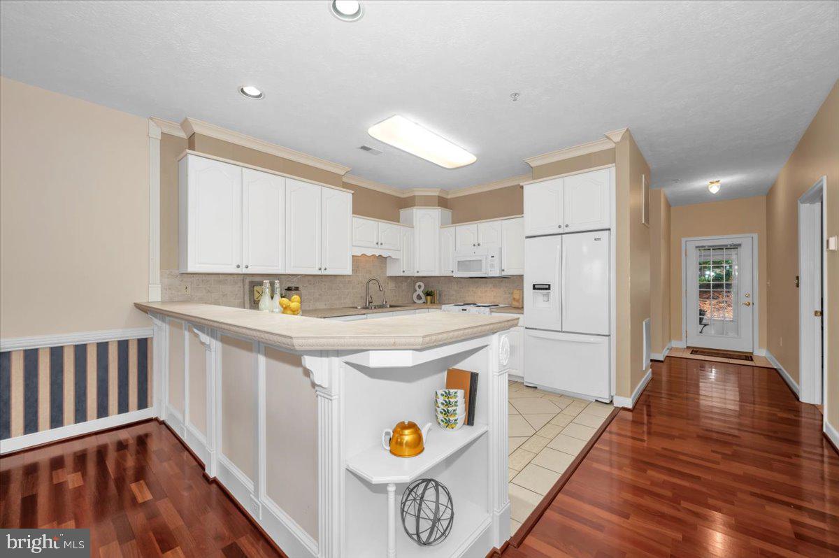 SUMMERLAND MANOR - Residential