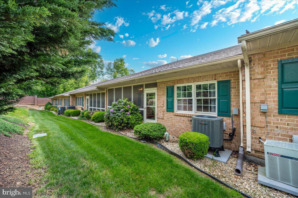 SUMMERLAND MANOR - Residential