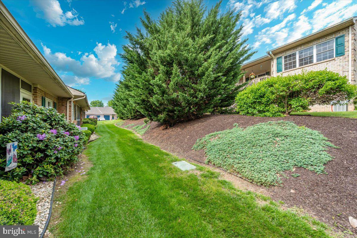 SUMMERLAND MANOR - Residential
