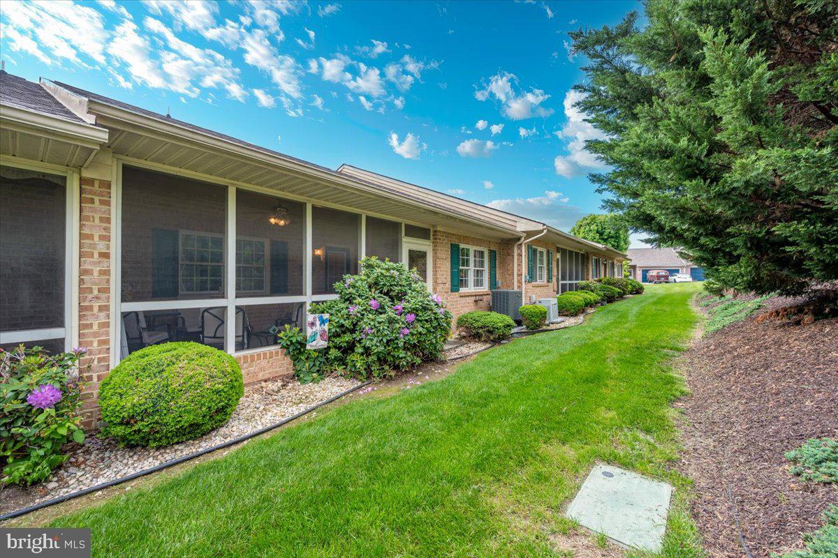 SUMMERLAND MANOR - Residential