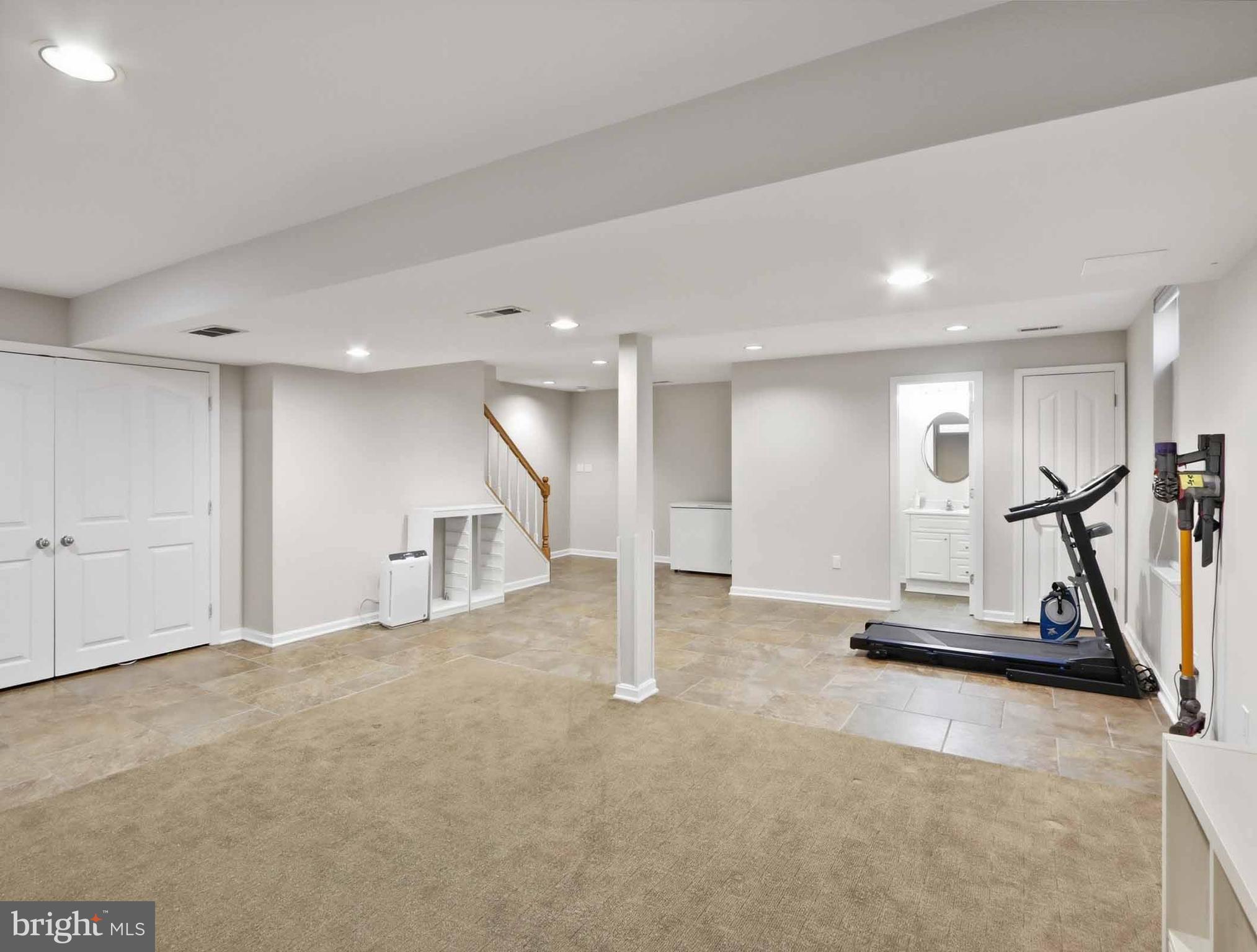 VILLAGE OF RIVER HILL - Residential