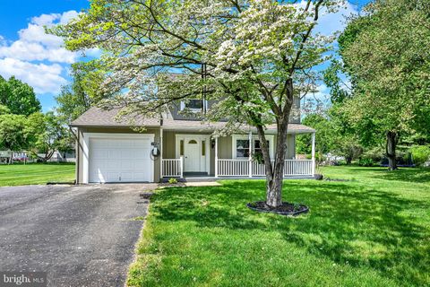 Photo of 1552 Duff Land Drive, Landisville, PA 17538 (MLS # PALA2050410)