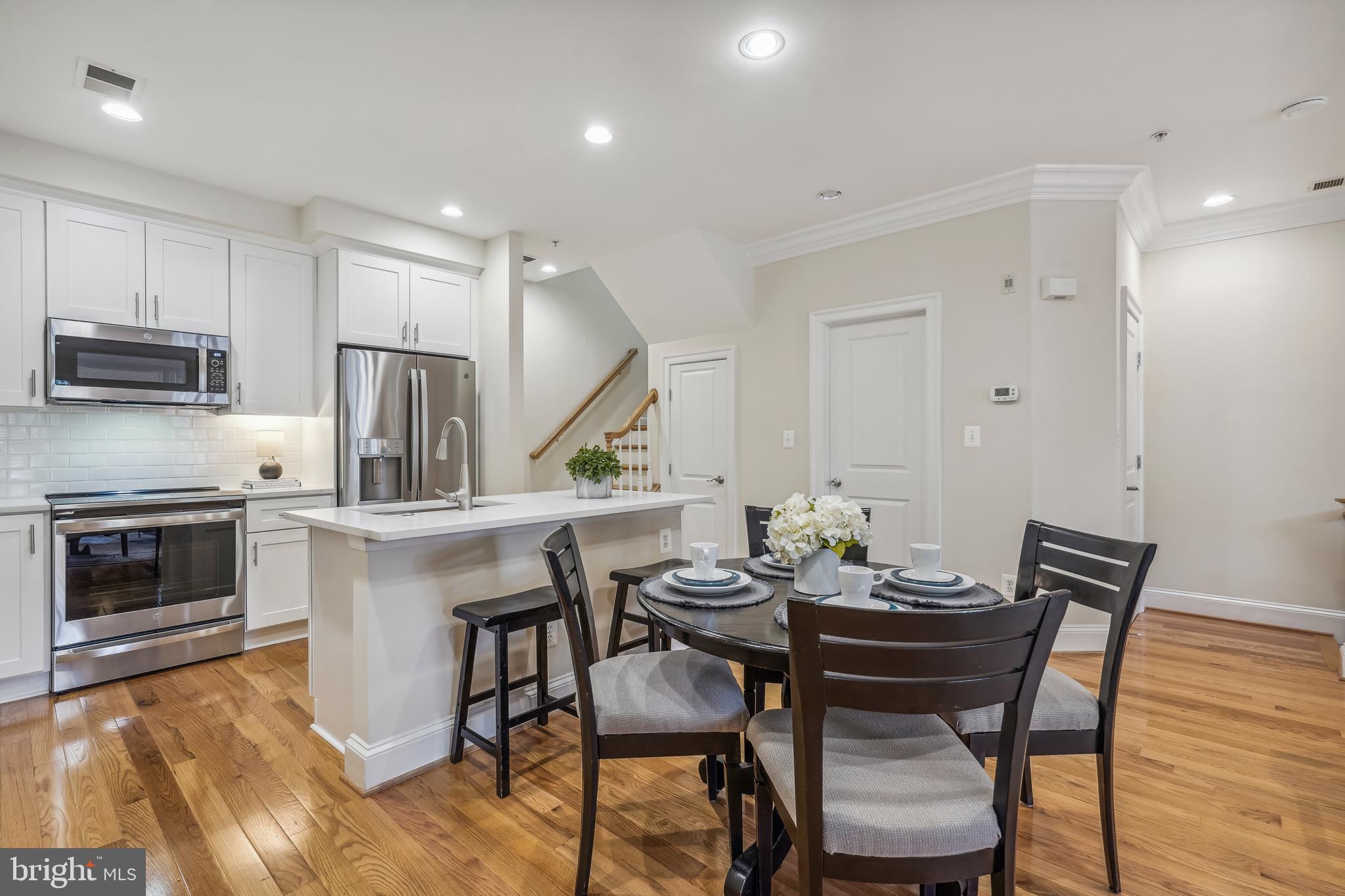 CHATHAM SQUARE - Residential