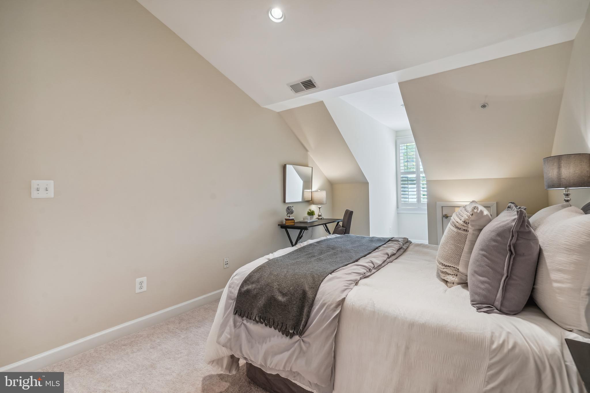 CHATHAM SQUARE - Residential