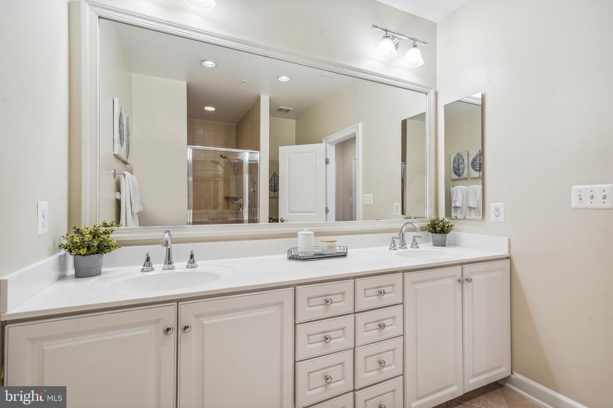 CHATHAM SQUARE - Residential