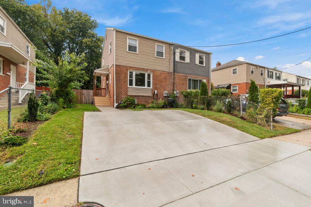12016 VALLEYWOOD DRIVE