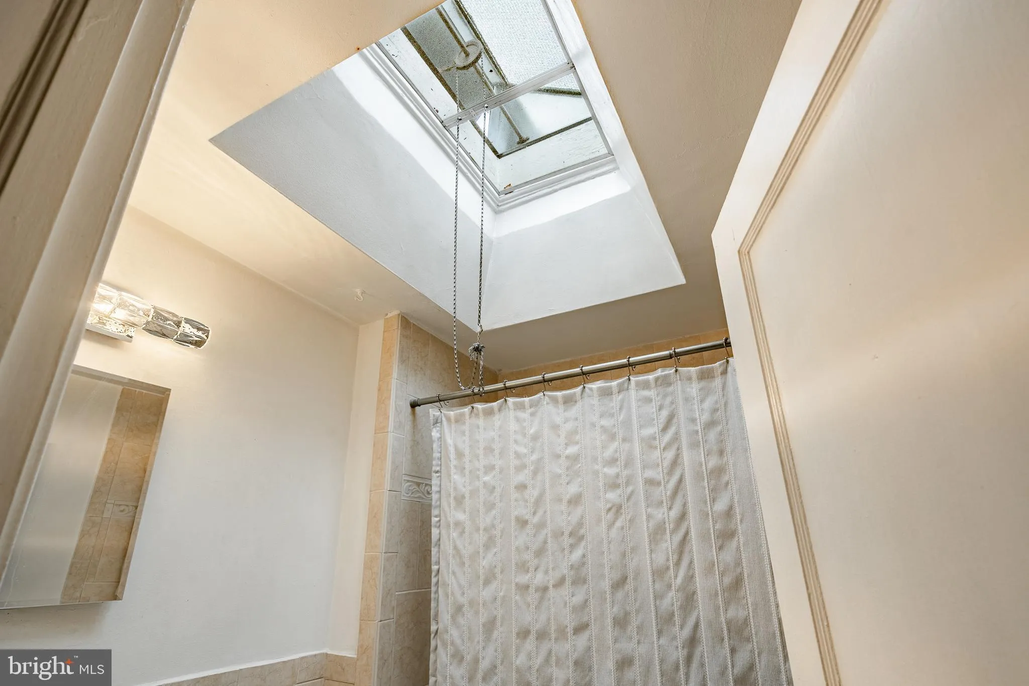 Upper Darby, Pennsylvania 19082, United States, 3 Bedrooms Bedrooms, ,2 BathroomsBathrooms,Residential,Pending,107558