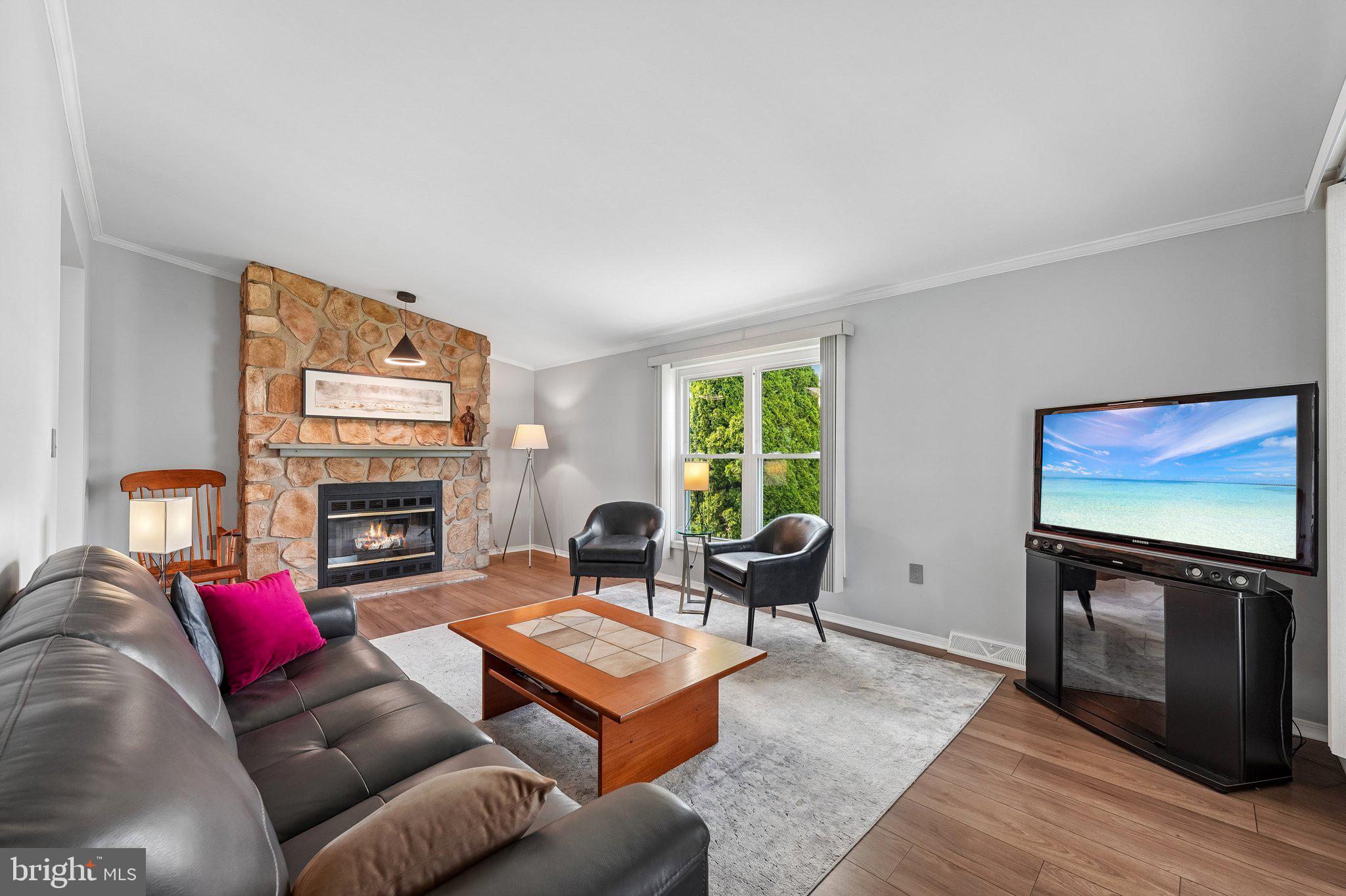 386 THRUSH COURT W