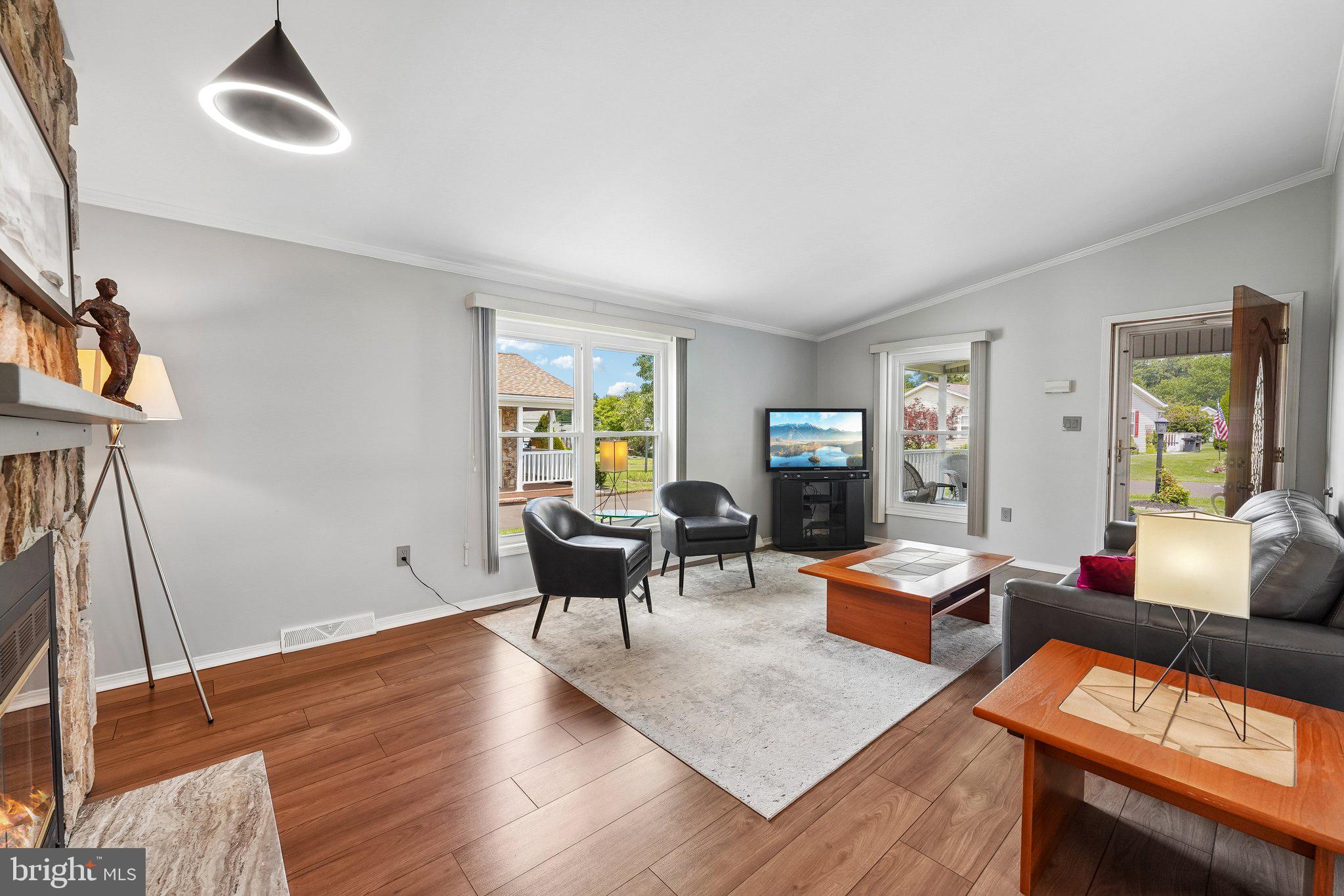 386 THRUSH COURT W