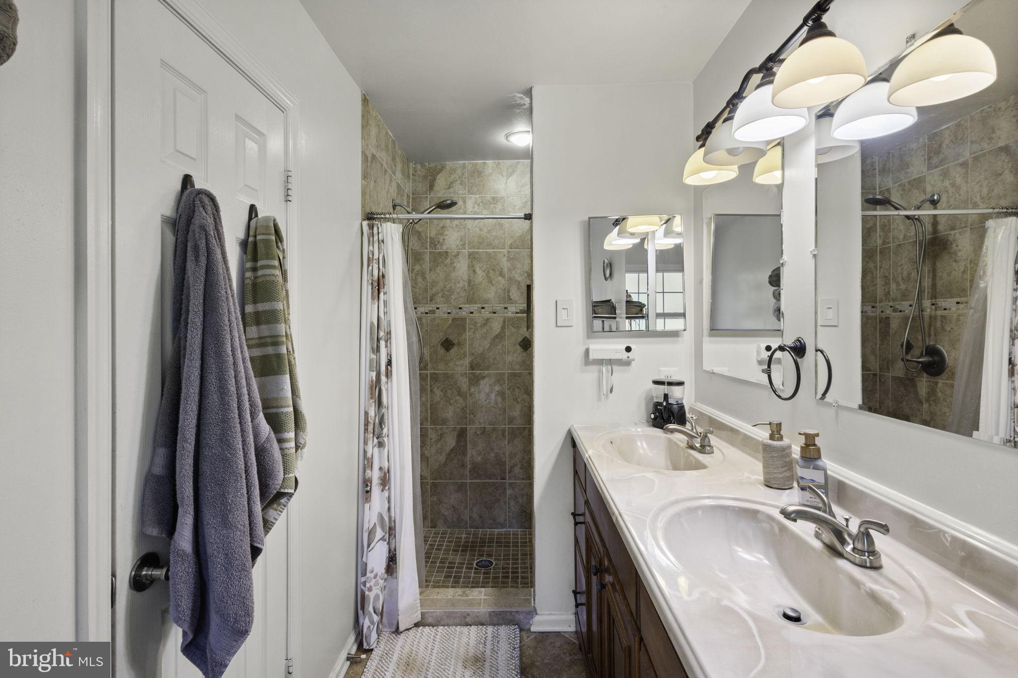 GLEN OAKS CONDOMINIUM - Residential