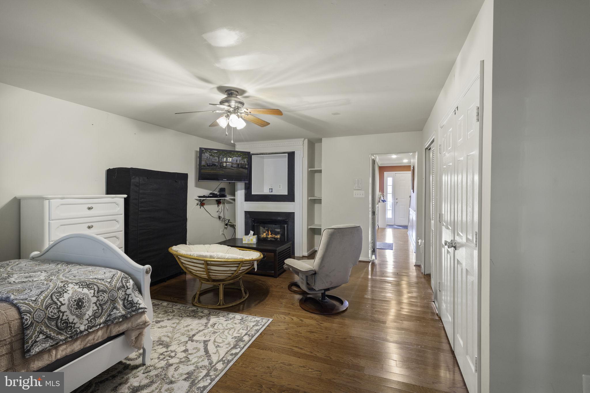 GLEN OAKS CONDOMINIUM - Residential