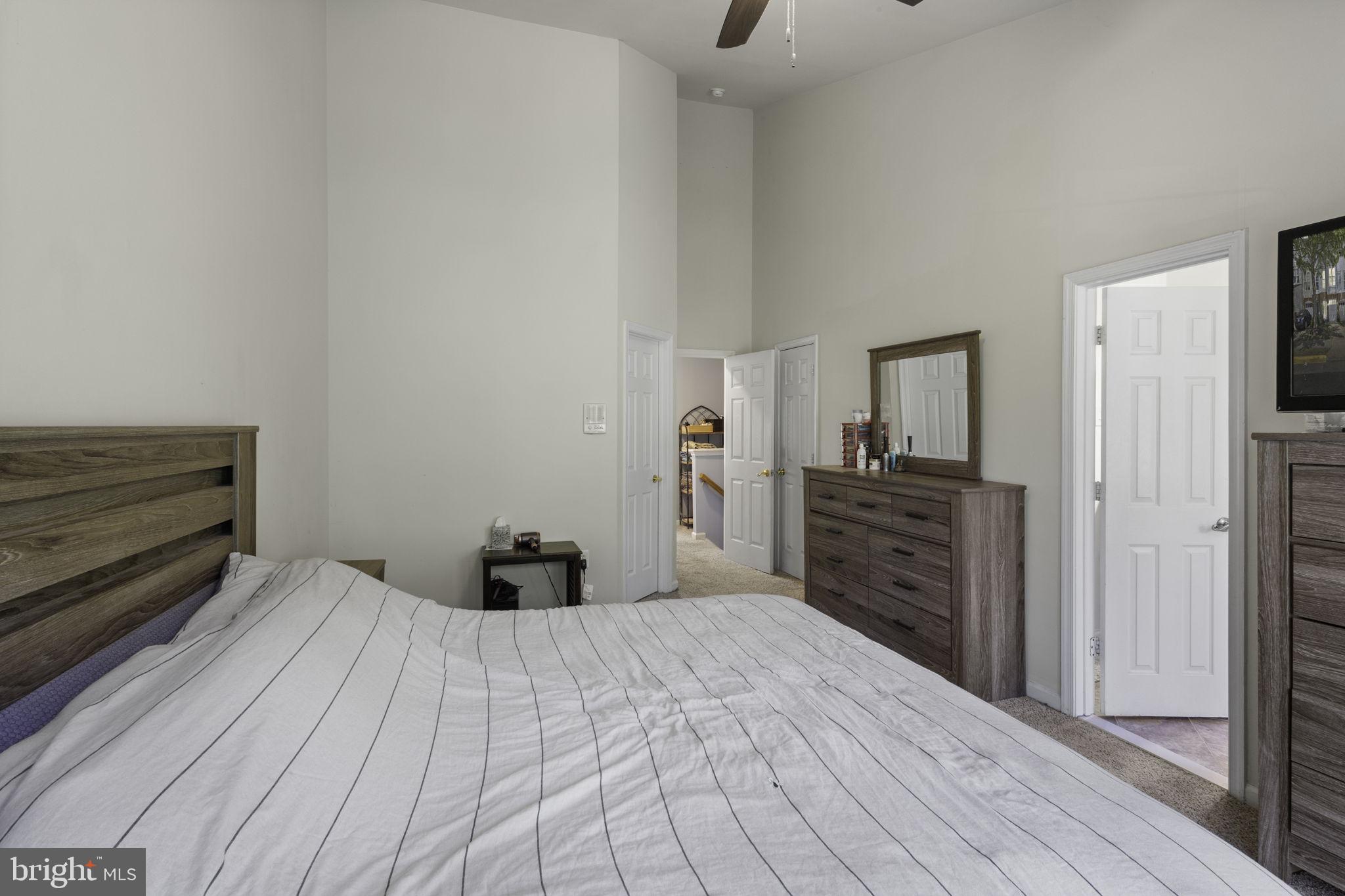 GLEN OAKS CONDOMINIUM - Residential