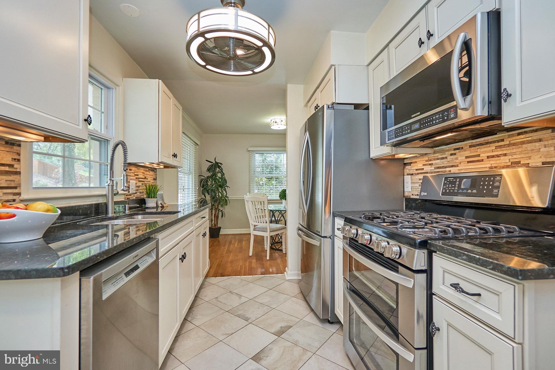 LINCOLNIA HILLS - Residential