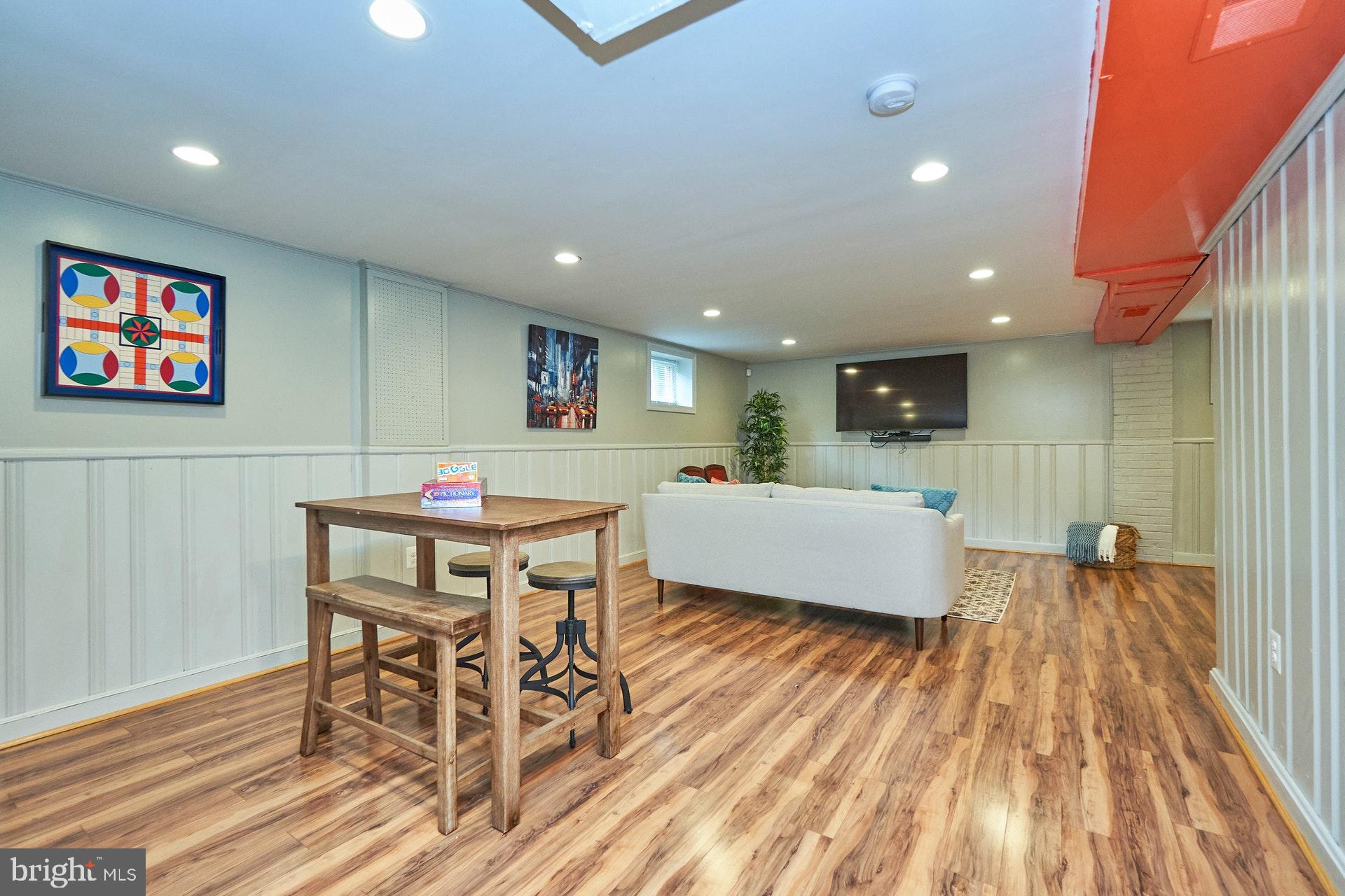 LINCOLNIA HILLS - Residential