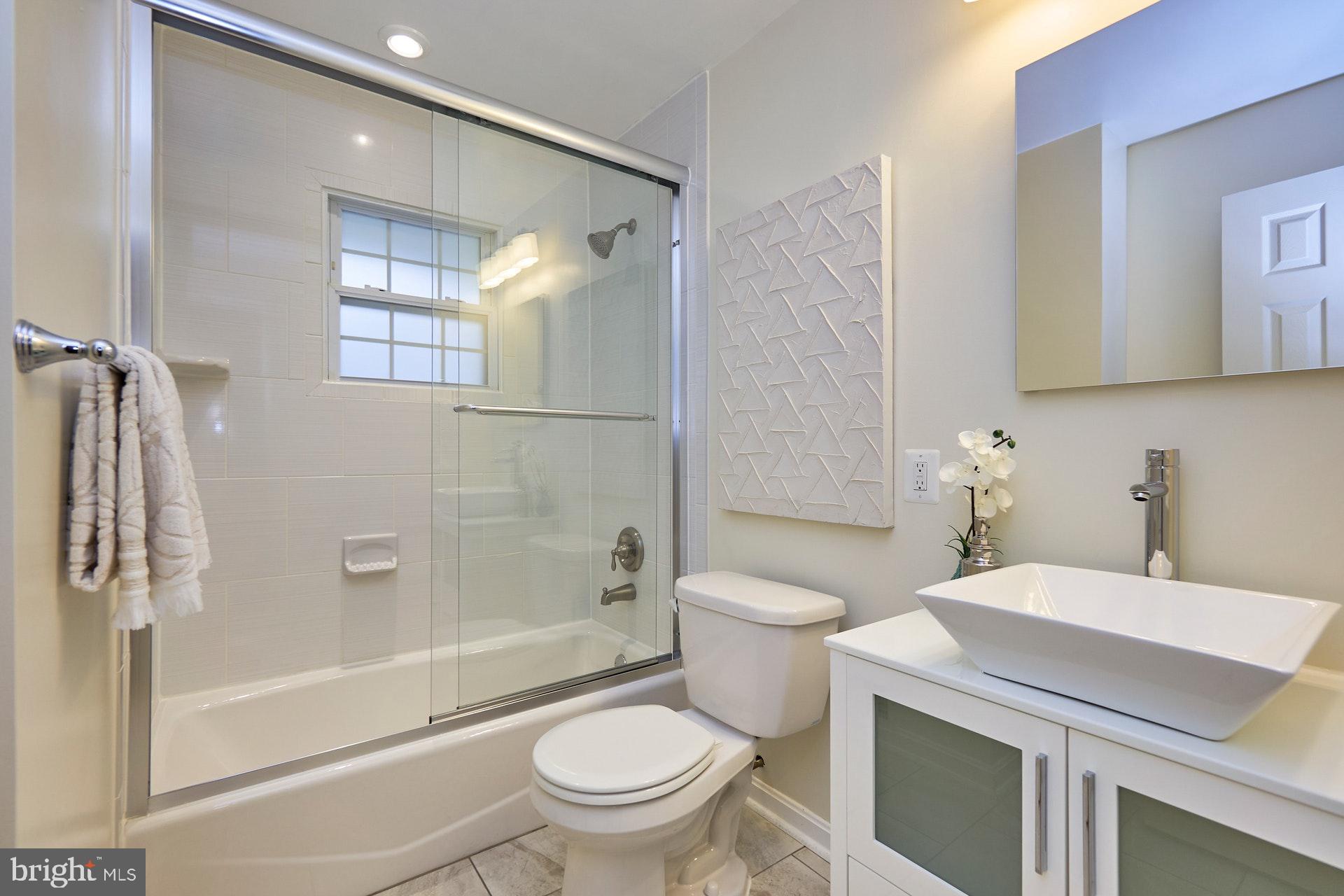 LINCOLNIA HILLS - Residential