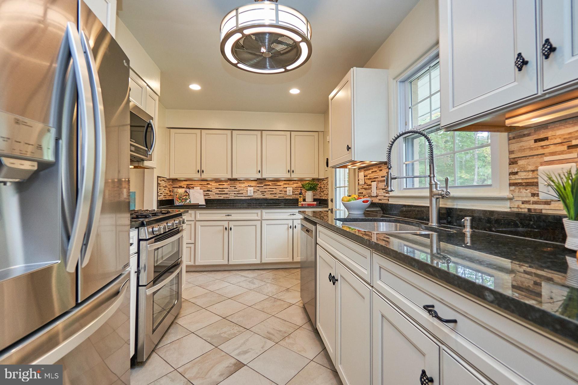 LINCOLNIA HILLS - Residential