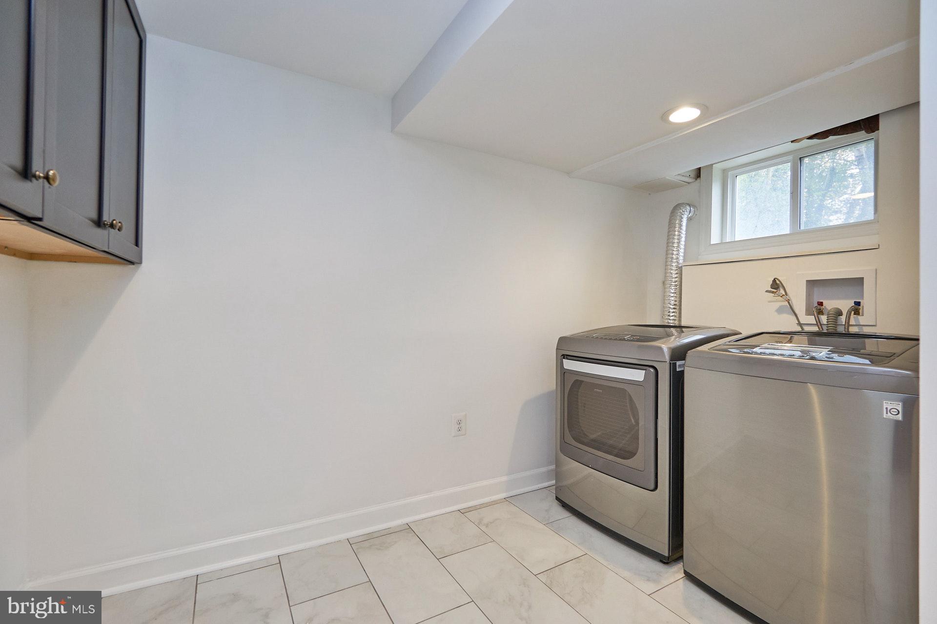 LINCOLNIA HILLS - Residential