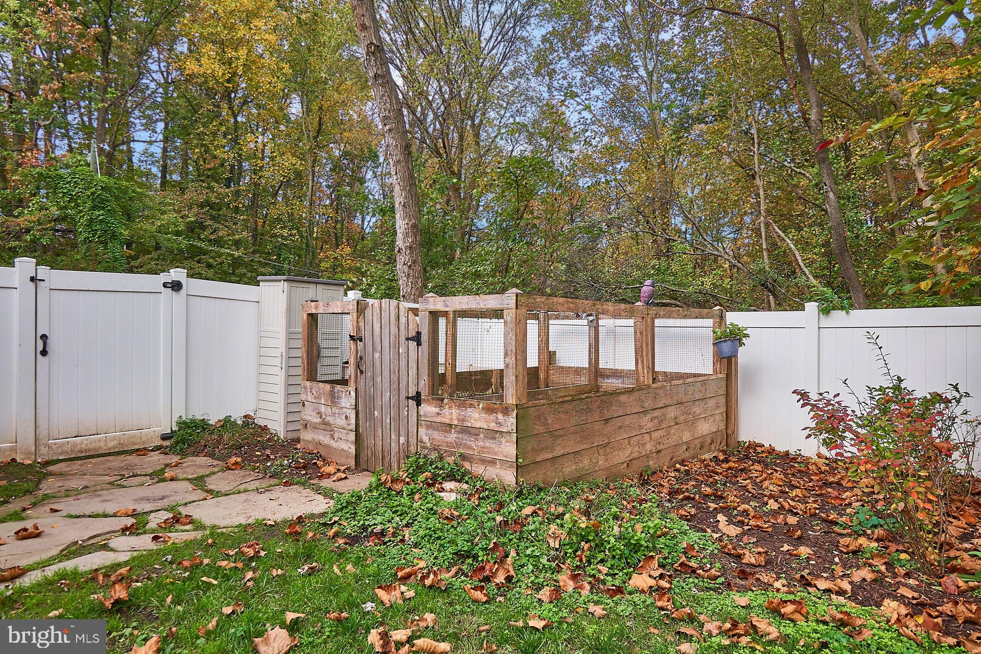 LINCOLNIA HILLS - Residential