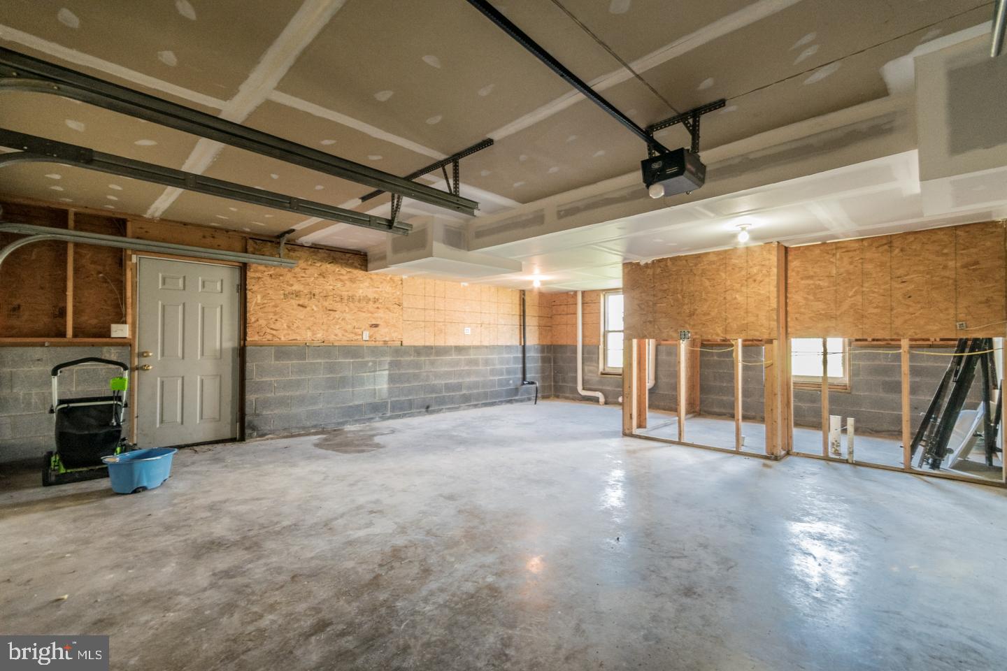 SYCAMORE VILLAGE - Residential