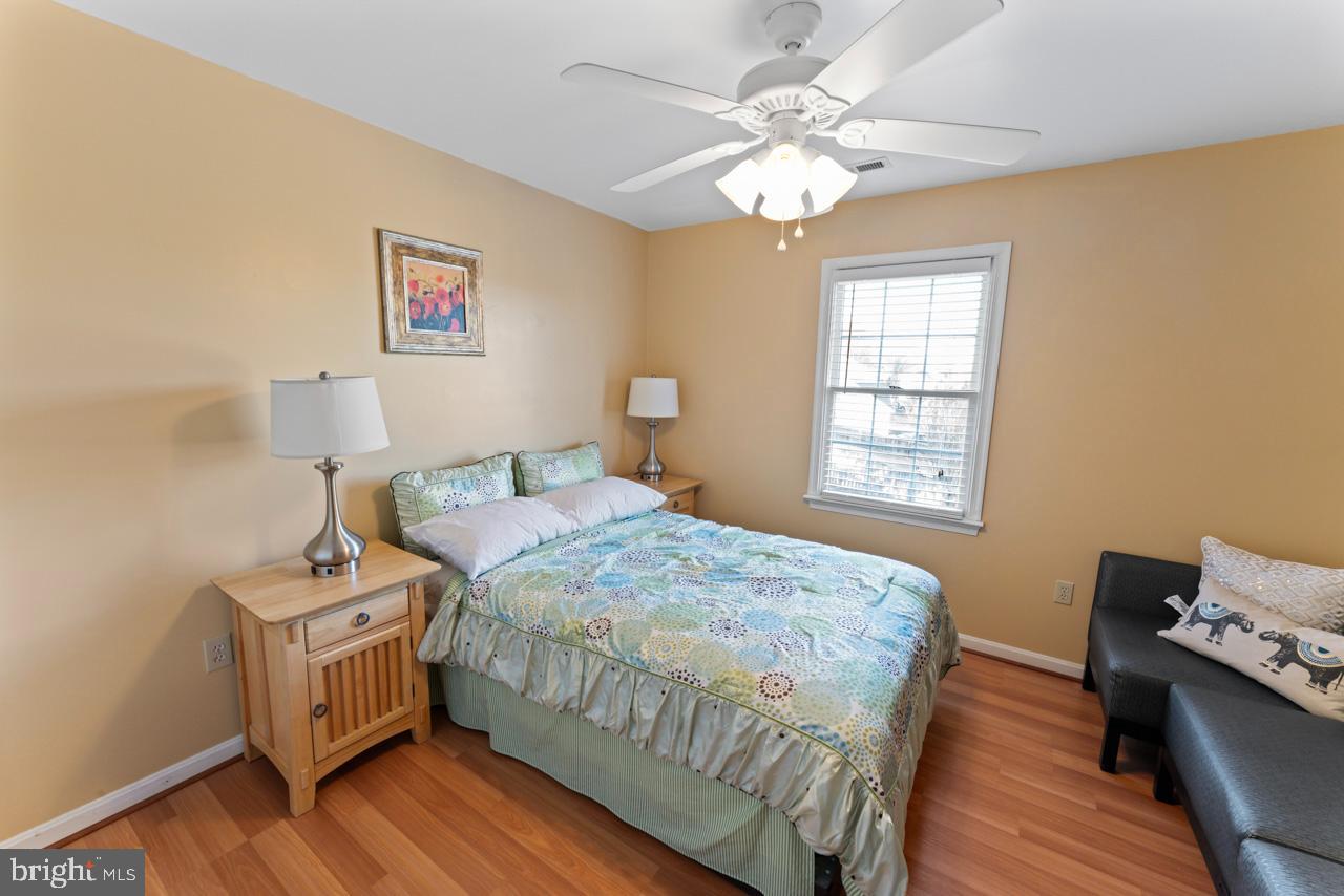 CRYSTAL LAKE - Residential