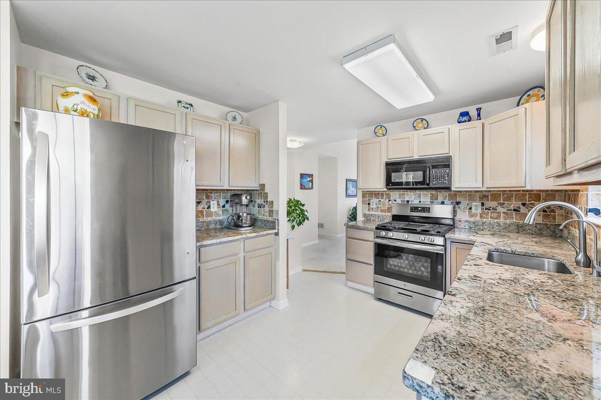 114 STEWARTS COURT 407