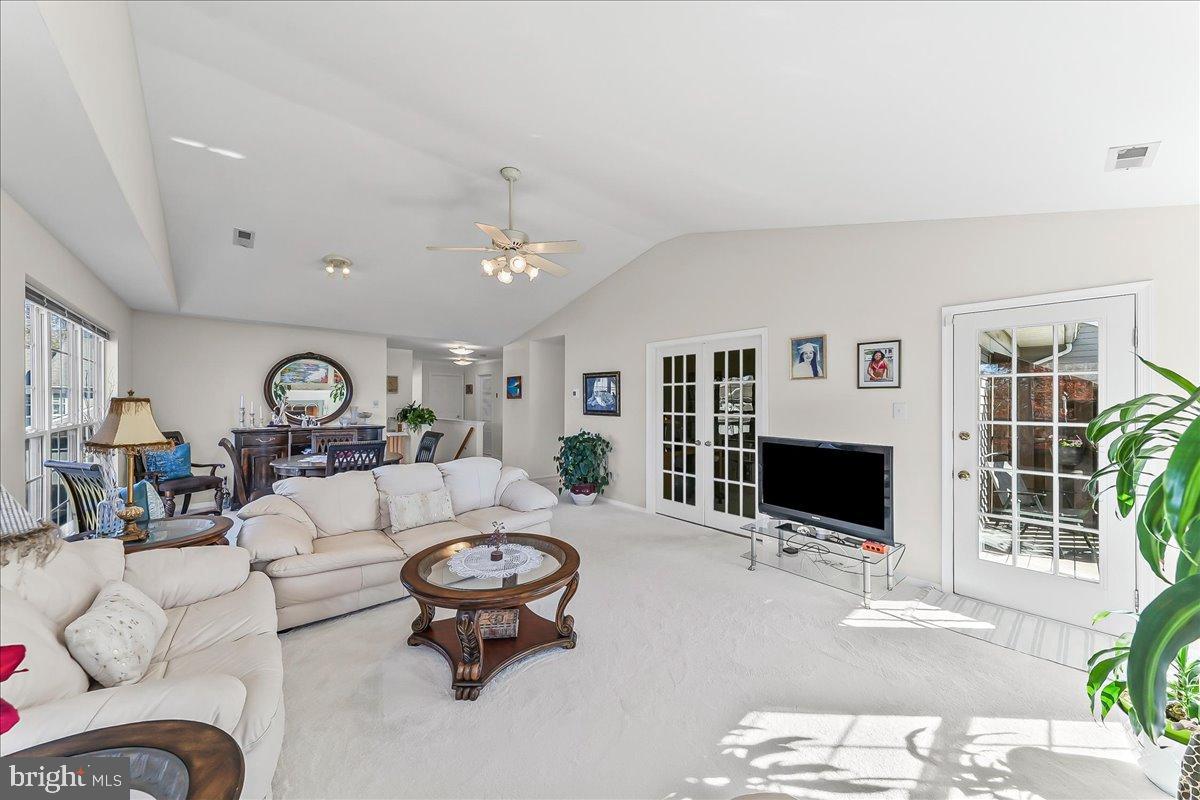 CHARLESTOWN HUNT - Residential