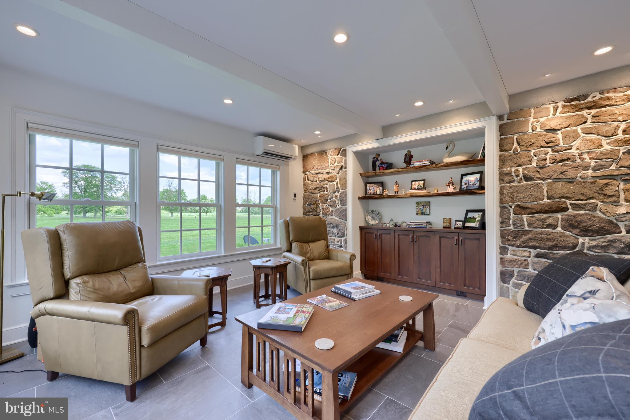 CAERNARVON TWP - Residential