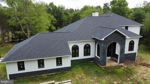 1818 LOWER MOUNTAIN RD FURLONG PA 18925
