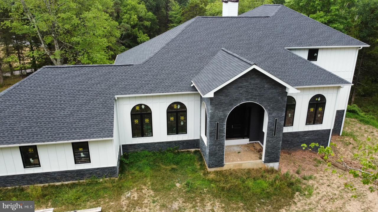 1818 LOWER MOUNTAIN RD