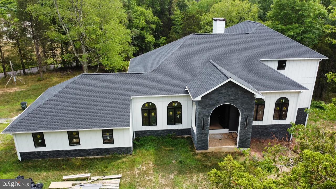 1818 LOWER MOUNTAIN RD
