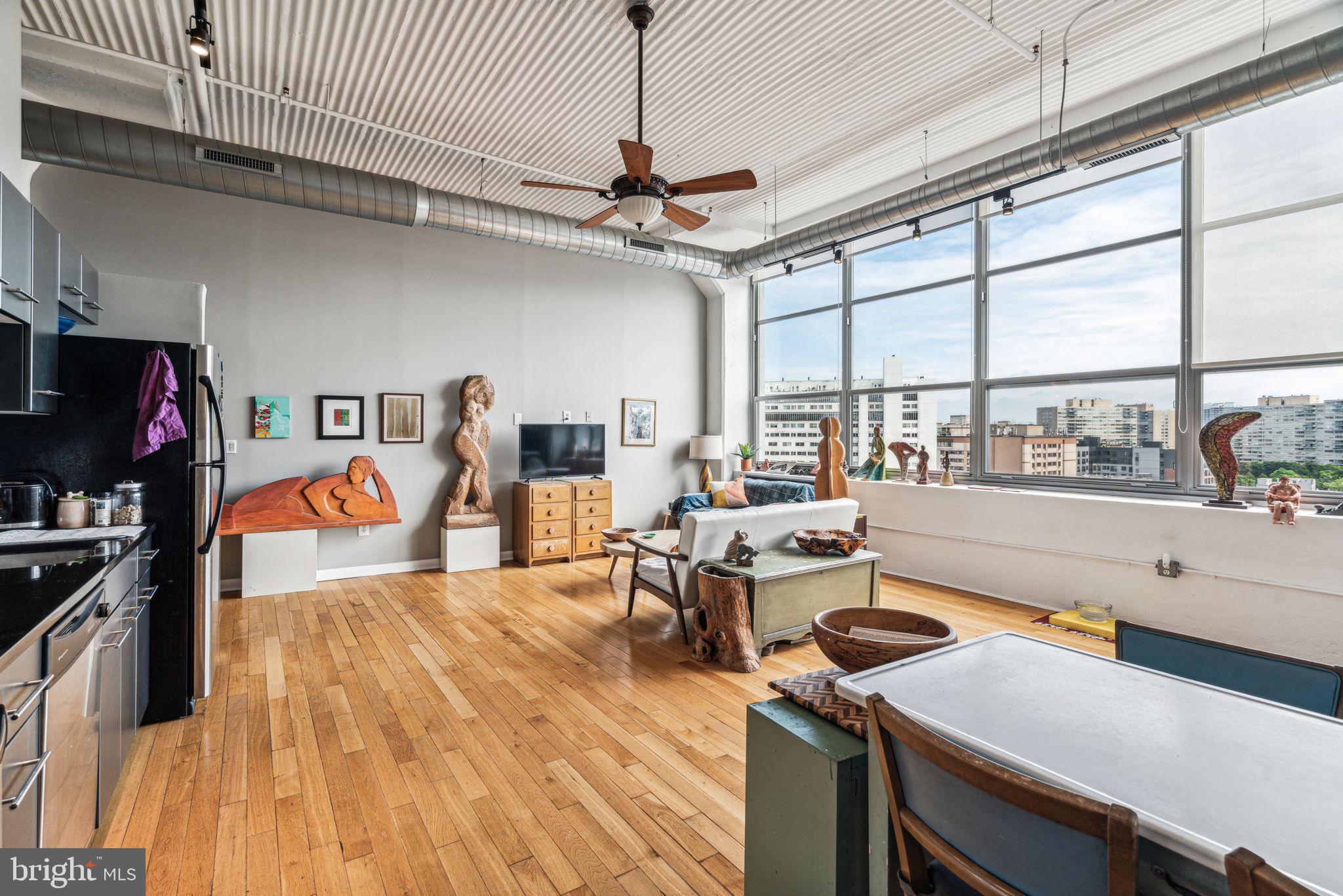 2200 ARCH STREET 28 803