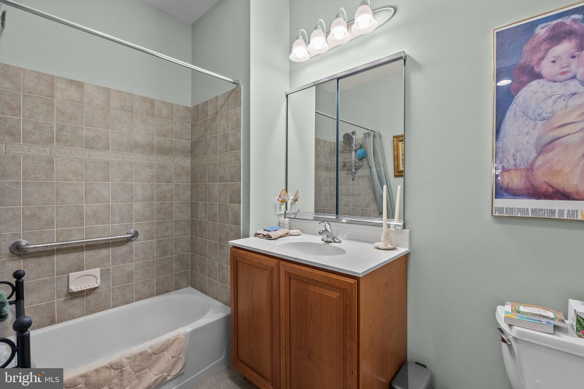 MERIDIAN VALLEY SQ - Residential