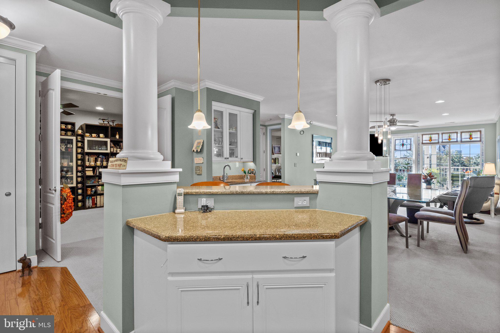 MERIDIAN VALLEY SQ - Residential