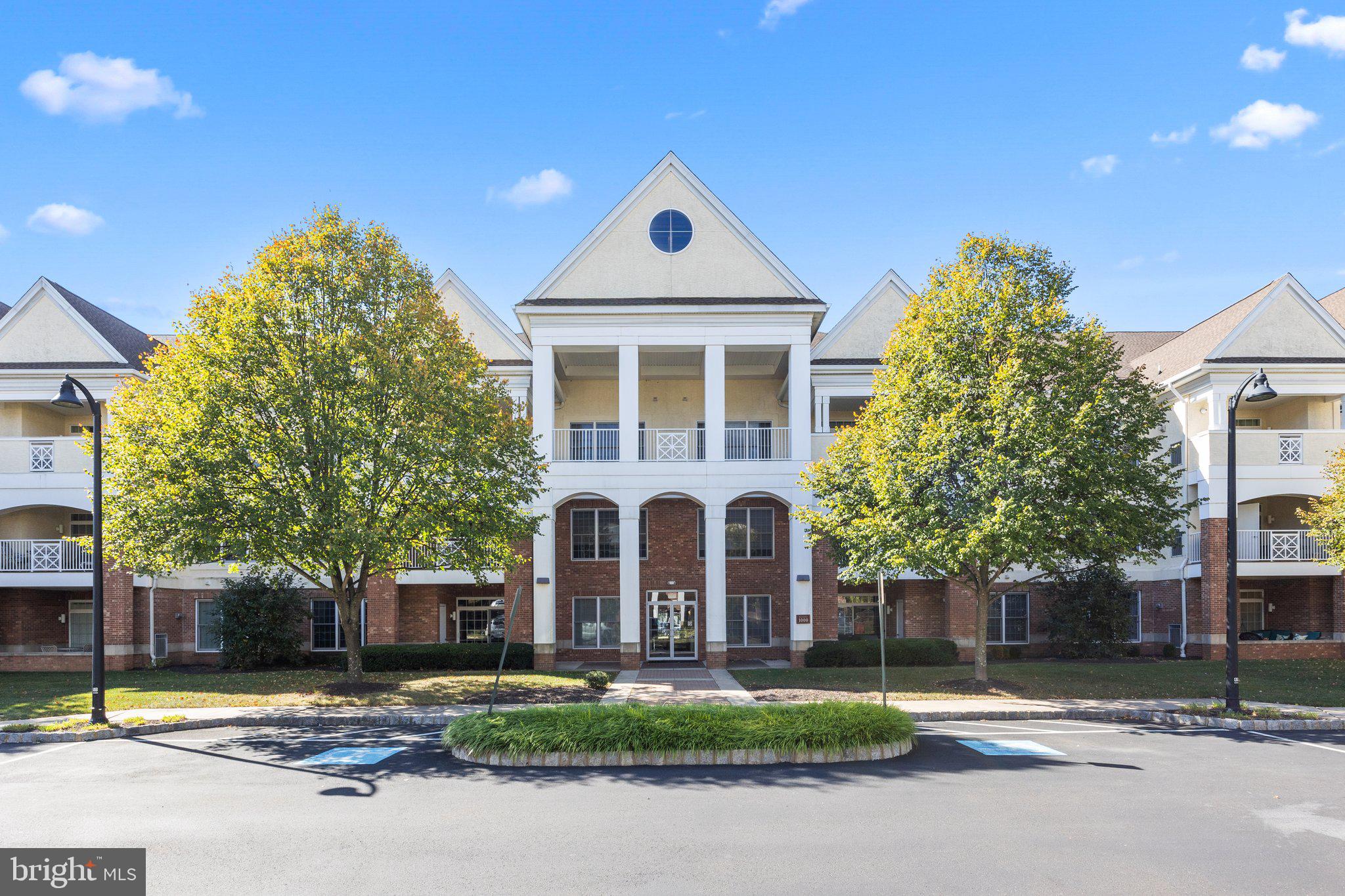 MERIDIAN VALLEY SQ - Residential