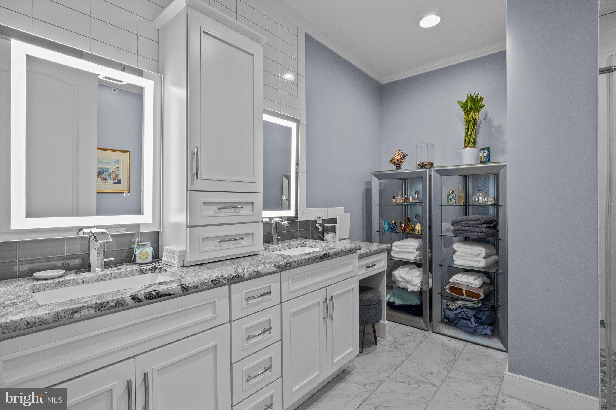 MERIDIAN VALLEY SQ - Residential