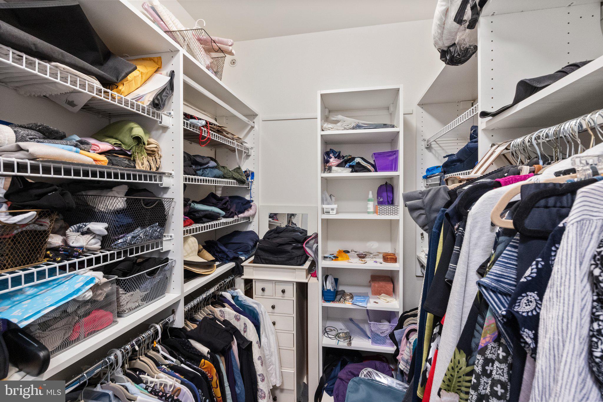 MERIDIAN VALLEY SQ - Residential