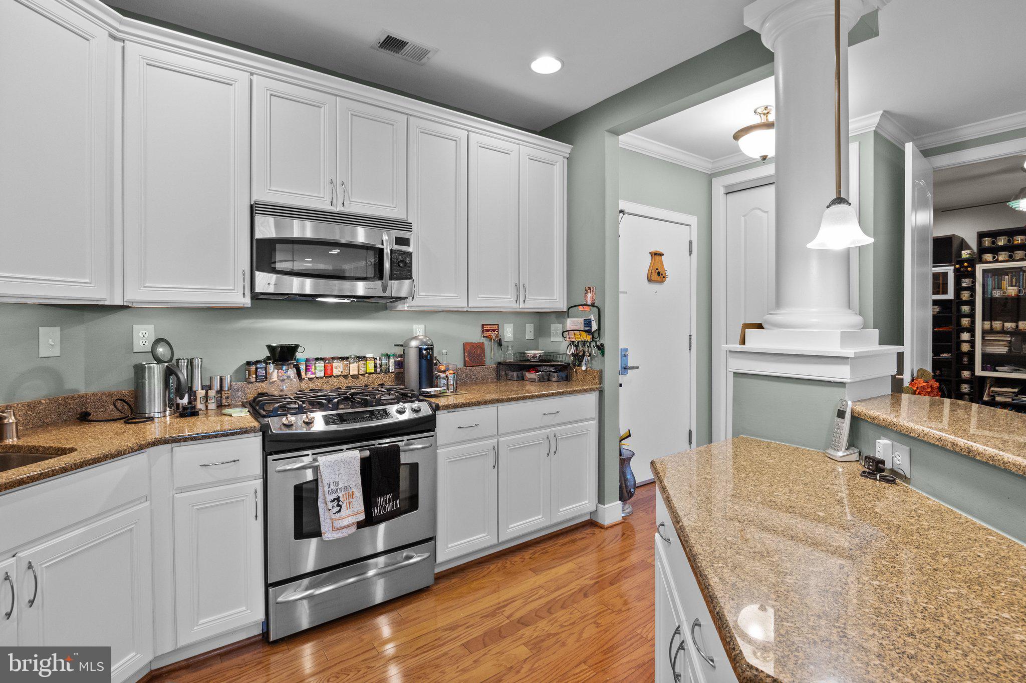 MERIDIAN VALLEY SQ - Residential