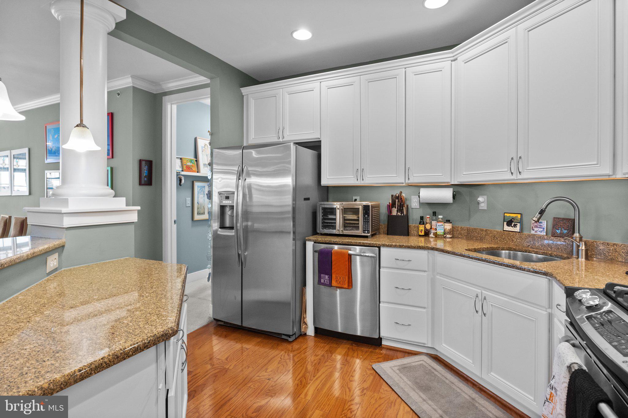 MERIDIAN VALLEY SQ - Residential