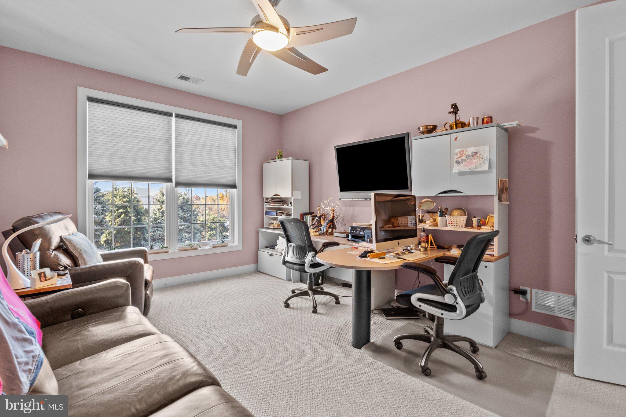 MERIDIAN VALLEY SQ - Residential