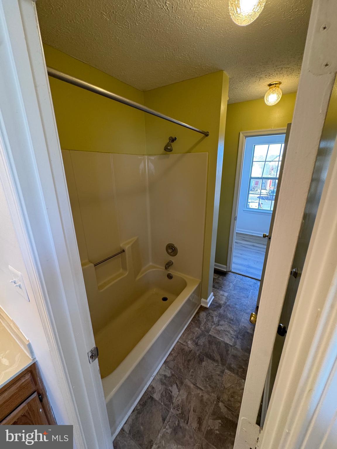 SOUTHRIDGE TOWNHOUSES - Residential Lease