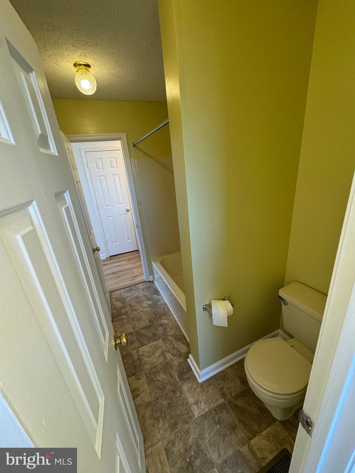 SOUTHRIDGE TOWNHOUSES - Residential Lease