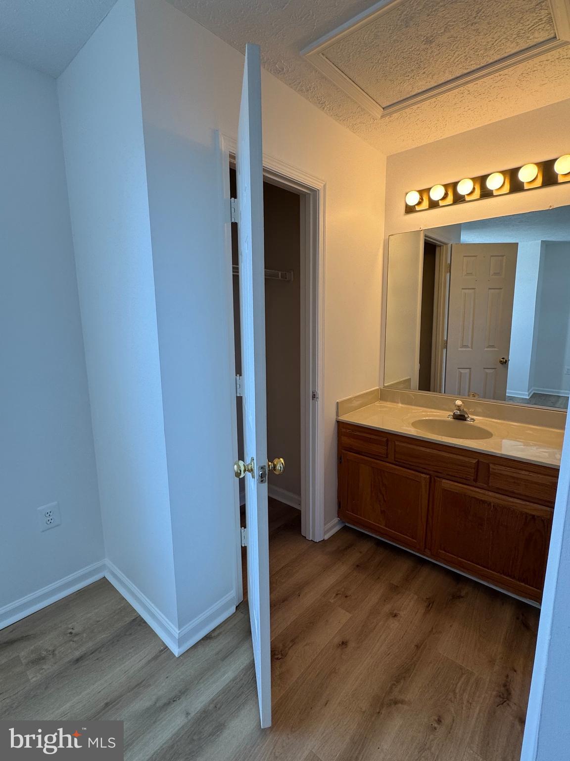 SOUTHRIDGE TOWNHOUSES - Residential Lease