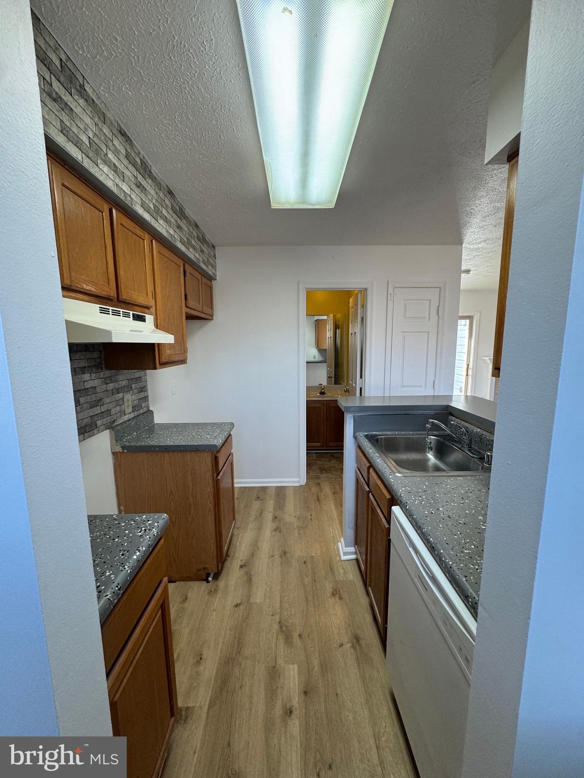 SOUTHRIDGE TOWNHOUSES - Residential Lease